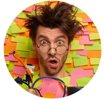 manager épuisé cheveux en l'air